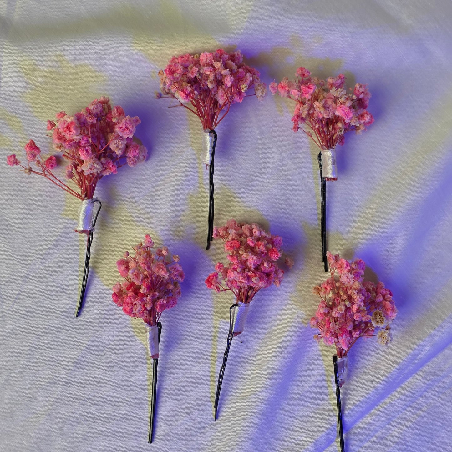 These delicate, beautifully preserved floral hair pins are designed to effortlessly slide into braids, traditional joodas, or soft romantic curls, adding a splash of color and fairy-tale beauty to your festive look.