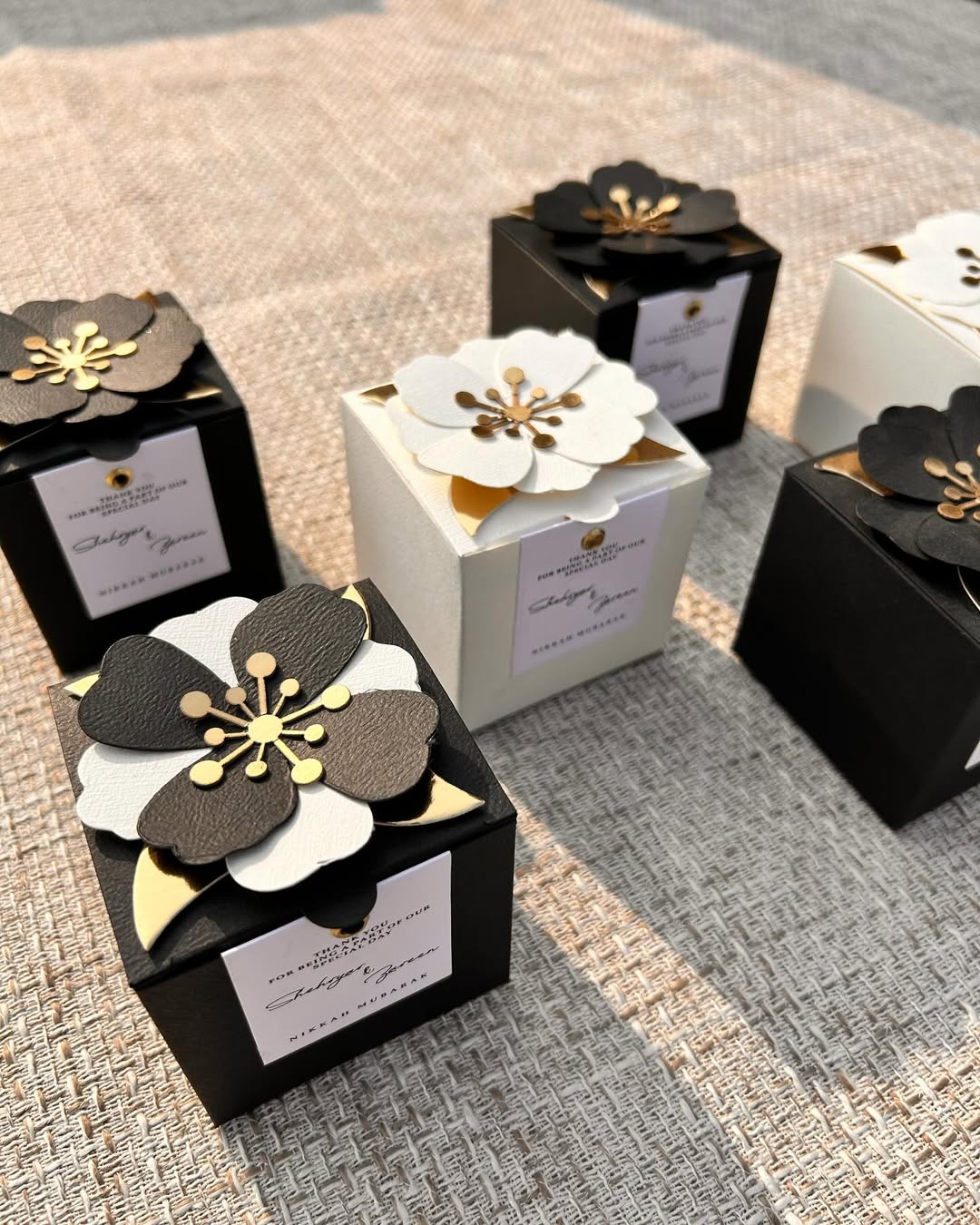 Luxz flower bid box