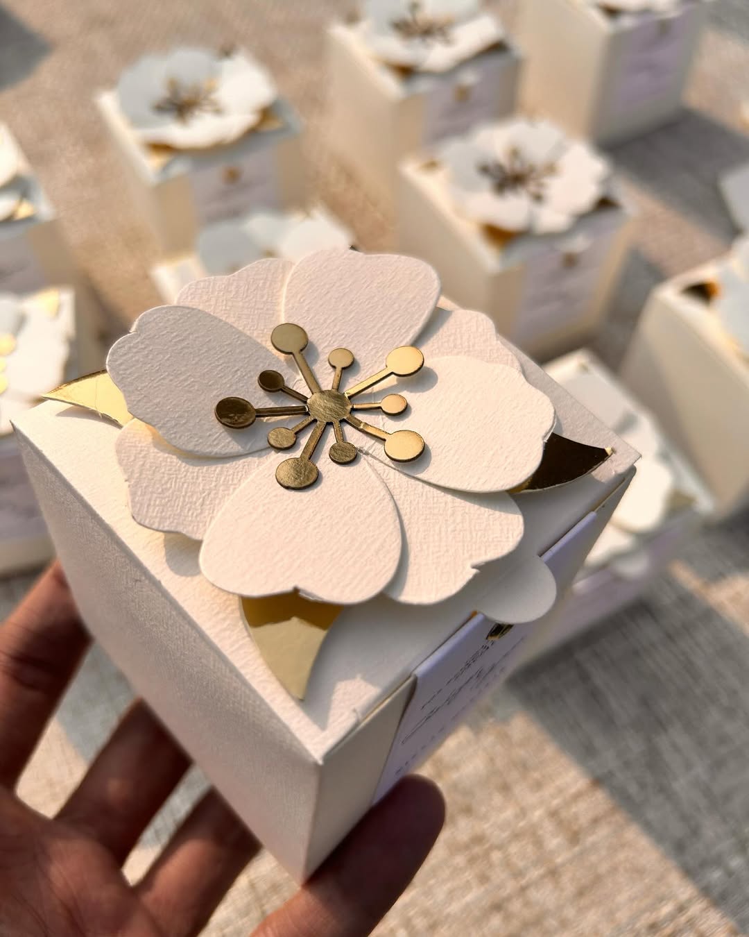 Luxz flower bid box