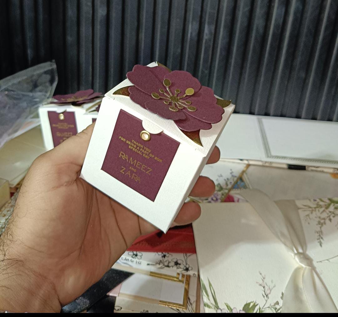 Luxz flower bid box