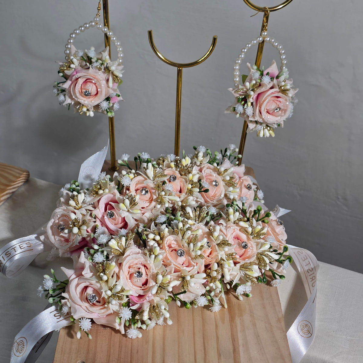 Sophisticated peach pink flower jewelry, ideal for a soft and romantic Nikkah or Mehndi look.