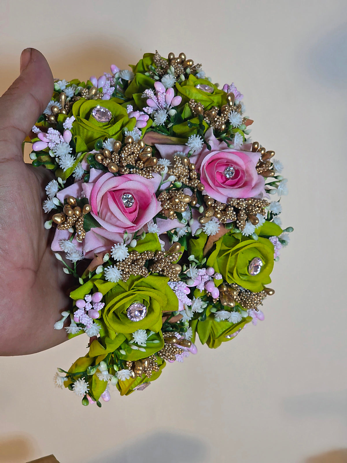 Floral hair pin that slots into any hairstyle for the Mehndi day