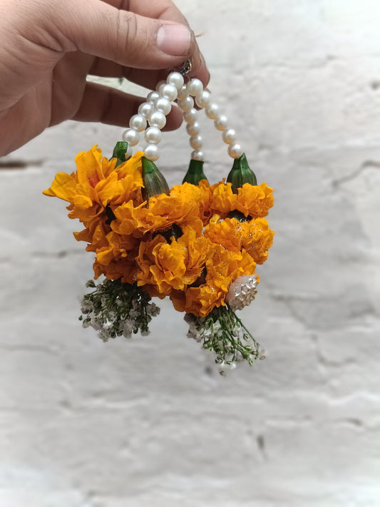 Fresh flowers jewelry for bridals