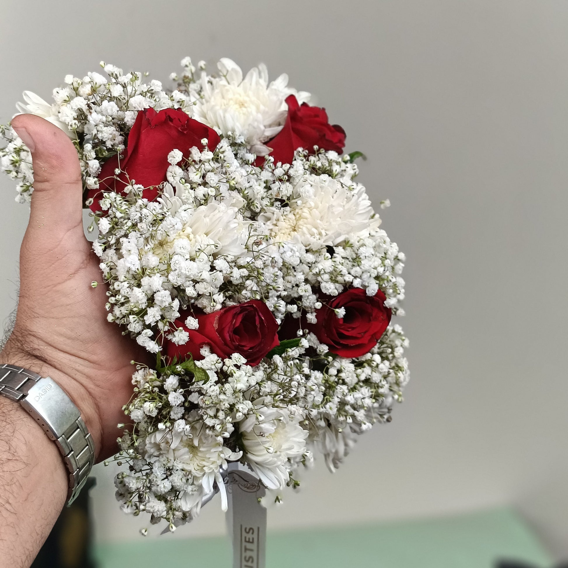 Red rose and white chrysanthemum fresh flower hand gajras finished with baby’s breath for bridal and wedding occasions.