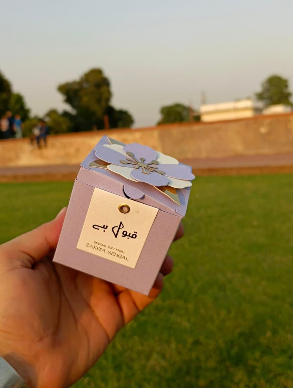 Luxz flower bid box