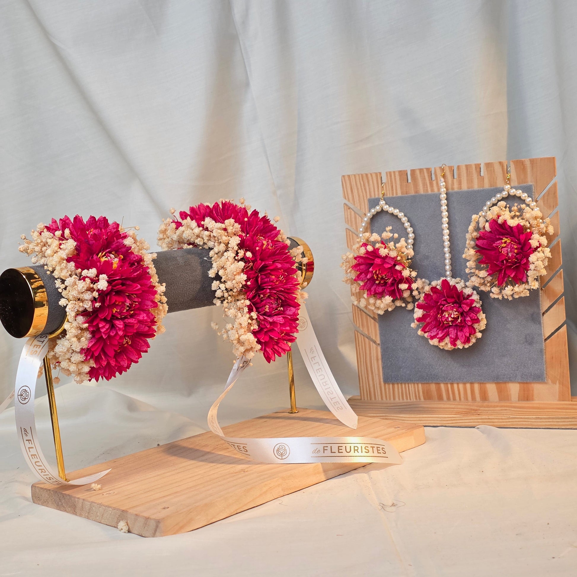 Close-up details of the premium artificial flowers and preserved dried baby's breath craftsmanship in the Dark Shine set.