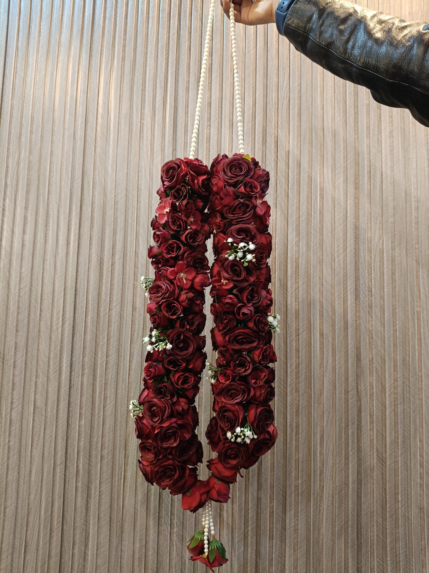 Red Rose Garland