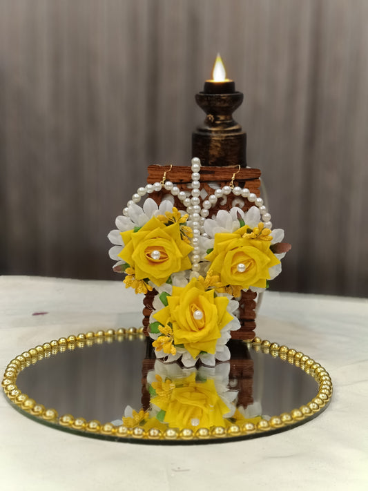 Gul Earrings Bindi