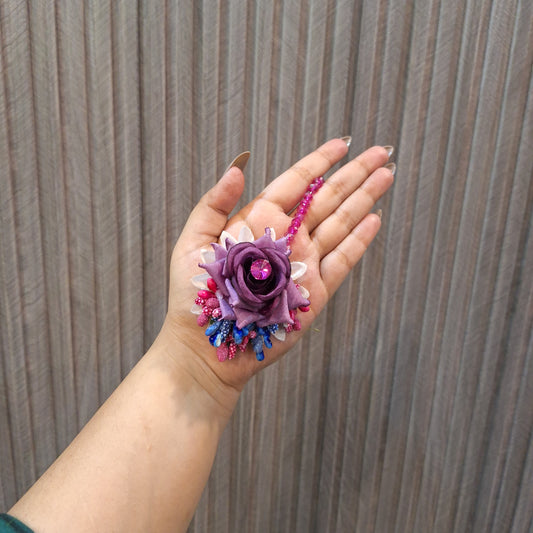 Purplish earrings bindi