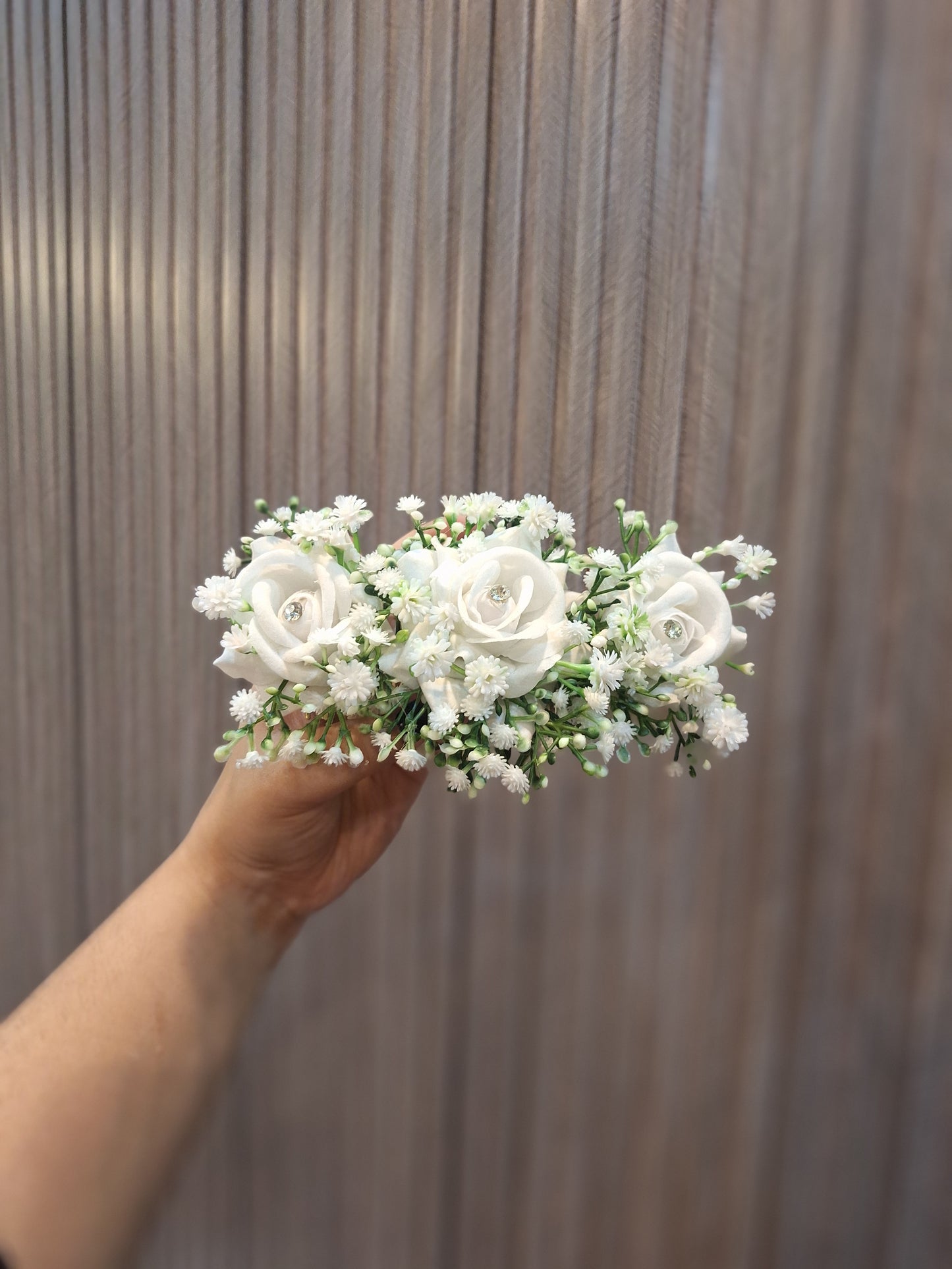 Daisy petal clip