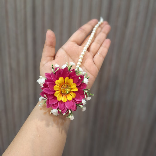 Charming earrings bindiya