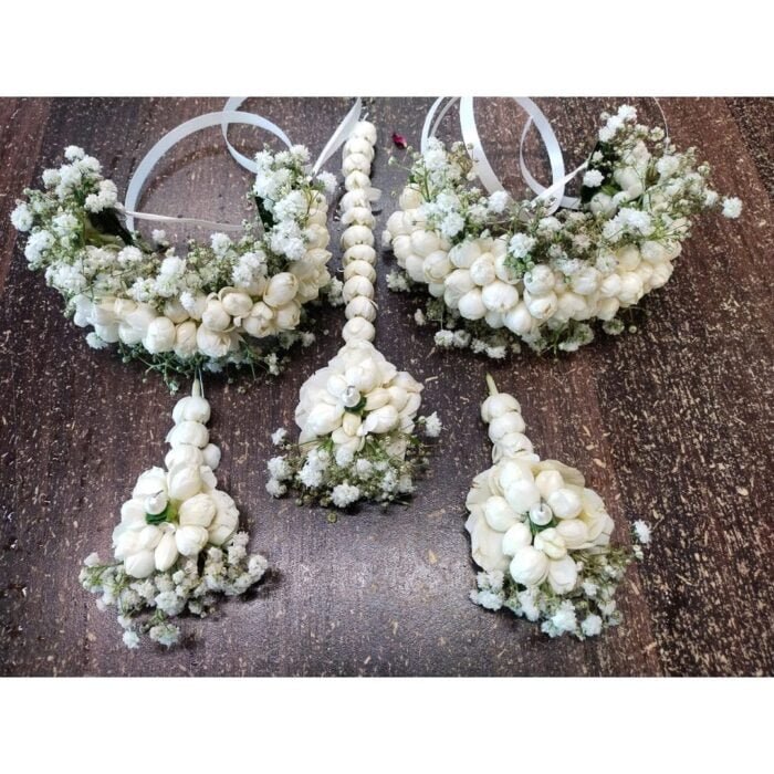 white floral jewelry/lightweight jewelry